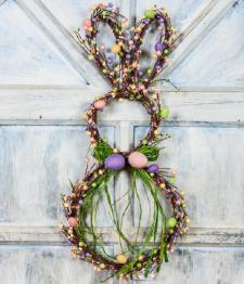 BUNNY SHAPED TWIG WREATH WITH MIXED BERRIES AND CONFECTIONER