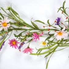 DAISY AND FORSYTHIA GARLAND WITH GREENERY AND RICE BERRIES, 