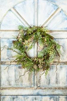 ASSORTED FROST SUCCULENT/GREENERY WREATH ON TWIG BASE, 10 IN