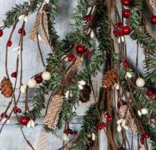 GREENERY DROP WITH BURLAP, MIXED BERRIES AND PINE CONES, 25 